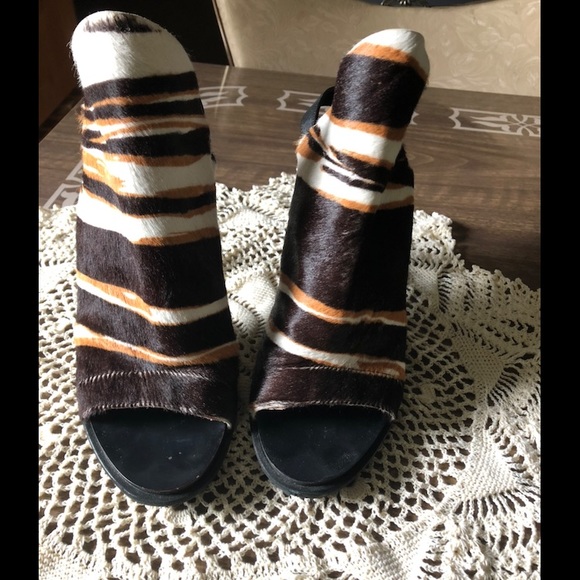 Balenciaga Striped Calf Hair Glove Sandals - Picture 3 of 11